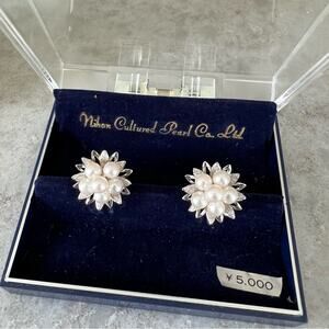 Vintage Japense Nihon Cultured Pearls screw back earrings NWT